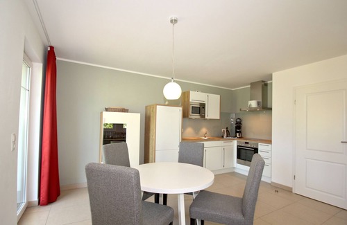 Lobbe Apartment | Beachfront apartment with terrace, use of swimming pool and sauna - Rex Rugia apartment 14-4