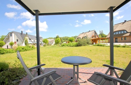 Lobbe Apartment | Beachfront apartment with terrace, use of swimming pool and sauna - Rex Rugia apartment 14-4