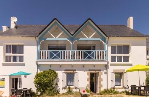 Piriac-sur-Mer Apartment | Beachfront Apartment with Stunning Sea Views, Wi-Fi, and BBQ Area