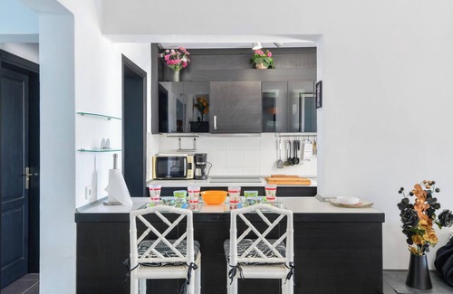 Playa del Cable Apartment | Beachfront Apartment "Casa Conchita" with Sea View, Shared Pool & Terrace