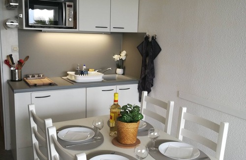 Frontignan Apartment | Beachfront apartment with pool, air conditioning and wifi
