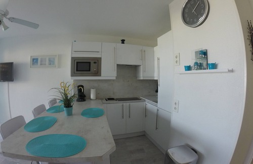 Frontignan Apartment | Beachfront apartment with pool, parking in residence standing