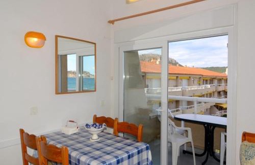 Els Griells Apartment | Beachfront Apartment in Estartit with Pool
