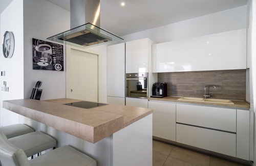 Slatine Apartment | Beachfront Apartment Lemonade with Pool VII