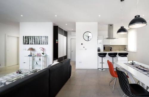 Slatine Apartment | Beachfront Apartment Lemonade VIII