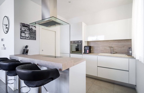 Slatine Apartment | Beachfront Apartment Lemonade VIII