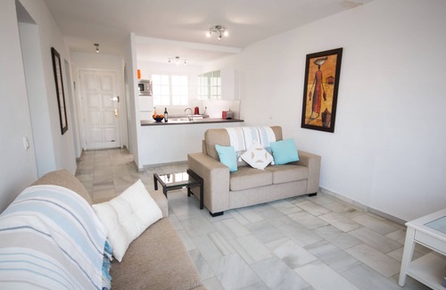 Castillo de Sabinillas Apartment | Beachfront apartment next to Duquesa port