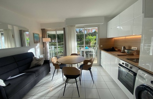 Arcachon Apartment | Beachfront Apartment with Direct Beach Access, Terrace & Parking - Pet Friendly