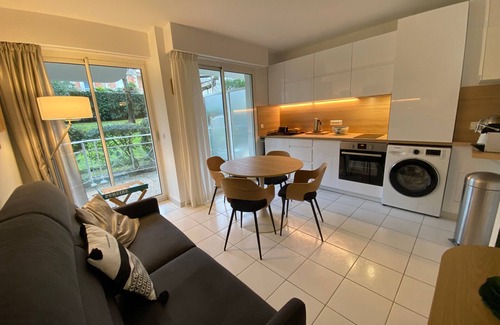 Arcachon Apartment | Beachfront Apartment with Direct Beach Access, Terrace & Parking - Pet Friendly