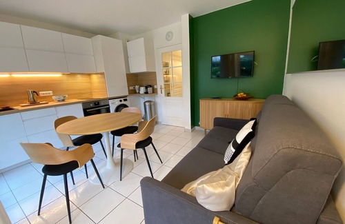 Arcachon Apartment | Beachfront Apartment with Direct Beach Access, Terrace & Parking - Pet Friendly