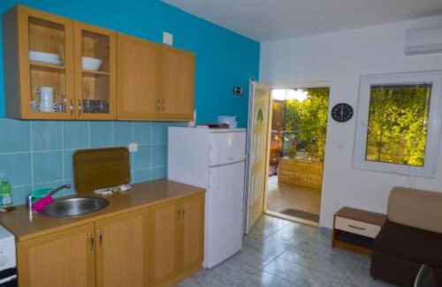 Ivan Dolac Apartment | Beachfront Apartments Plaža