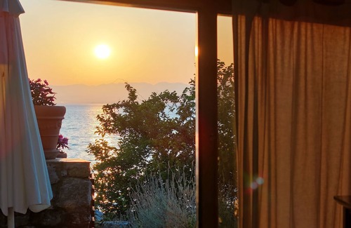 Avia Apartment | Beachfront Avia Nest - Aspa s Getaway