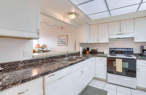 Indian Rocks Beach Condo | Beachfront Beauty with Private Balcony, Pool, Tennis, Hot Tub, FREE Activities! ~ 210 Reef Club