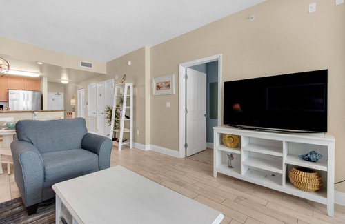 Panama City Beach Condo | ☀️BeachFRONT-Balcony-Free Beach Service-Change of Pace☀️