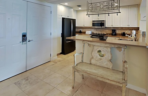 Silver Sands Beach Condo | Beachfront Balcony + Incredible Views & Tons of Amenities!