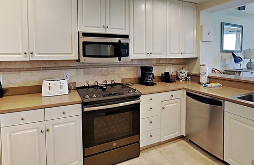 Silver Sands Beach Condo | Beachfront Balcony + Incredible Views & Tons of Amenities!