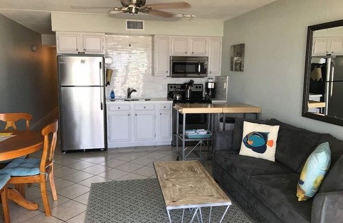 South Padre Island Condo | Beachfront Balcony & Steps to the Beach, King WiFi