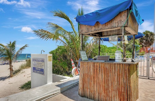 Bermuda Riviera Apartment | Beachfront Balcony Room