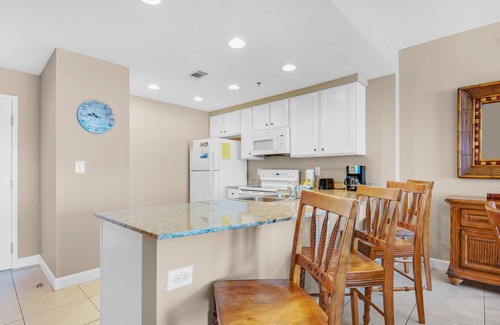 West Panama City Beach Condo | ⭐Beachfront-Beach Service-Fab Pool-Splash 207E⭐