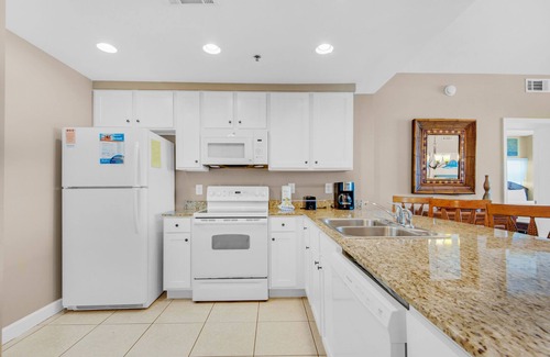 West Panama City Beach Condo | ⭐Beachfront-Beach Service-Fab Pool-Splash 207E⭐