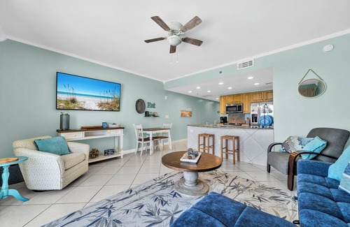 West Panama City Beach Condo | ⭐Beachfront-Beach Service-Fab Pool-Splash 303E⭐