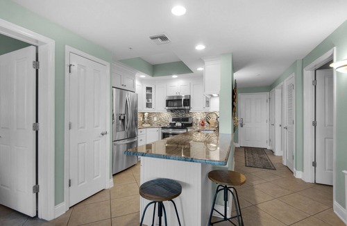 Miramar Beach Condo | BeachFront, Beach Svc, Hot Tub, WIFI, pool, Kitchen