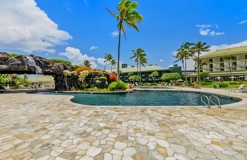 Hanamaulu Apartment | Beachfront Beauty in Kauai
