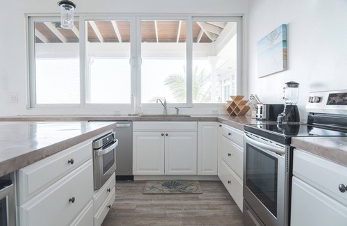 William's Town House | BEACHFRONT! Best Location on Private Lazy River Sand Bar. Always Calm Water!