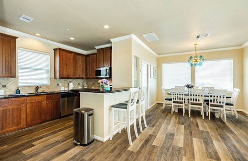Galveston House | Beachfront Bliss! 5BR | 4.5BA | Private Walkway