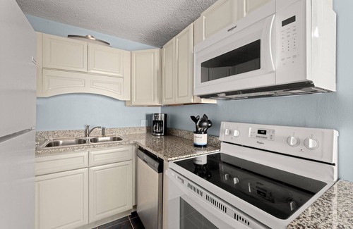 Panama City Beach Condo | Beachfront Bliss at Summit 512 – Spacious Condo w/2 Queens + Bunks!