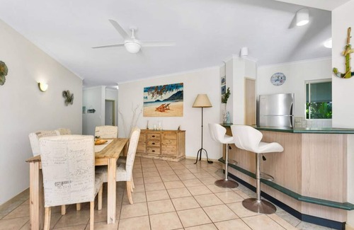 Trinity Beach Apartment | Beachfront Bliss 3-Bedroom Apartment w/Sea View 4