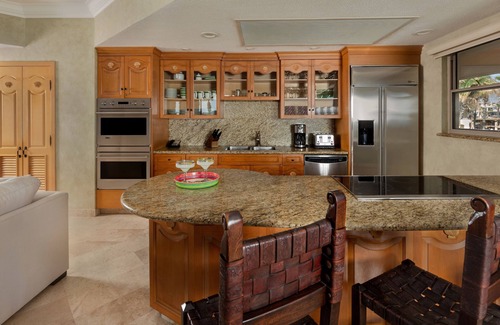 Los Cabos Condo | Beachfront Bliss: Unwind in your Private Hot Tub with the Waves rolling in!