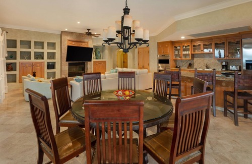 Los Cabos Condo | Beachfront Bliss: Unwind in your Private Hot Tub with the Waves rolling in!
