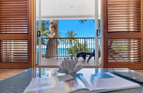Palm Cove Apartment | Beachfront Bliss Paradise at Palm Cove
