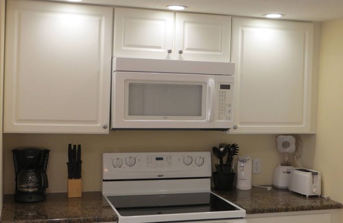 Orange Beach Condo | Beachfront Bliss: Stylish Studio Condo with Ocean Views!
