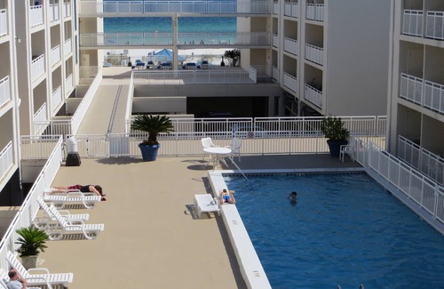 Orange Beach Condo | Beachfront Bliss: Stylish Studio Condo with Ocean Views!
