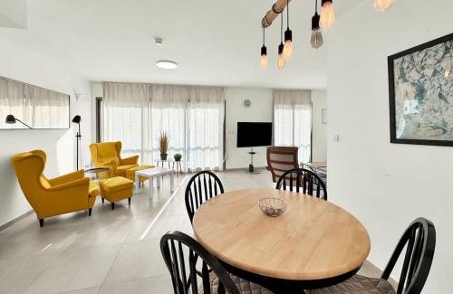 Herzliya Pituach Apartment | Beachfront Blue Laguna Stay