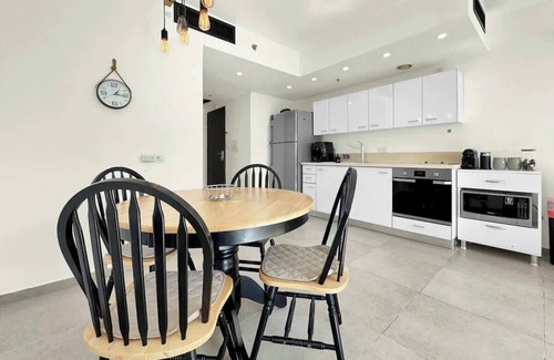 Herzliya Pituach Apartment | Beachfront Blue Laguna Stay