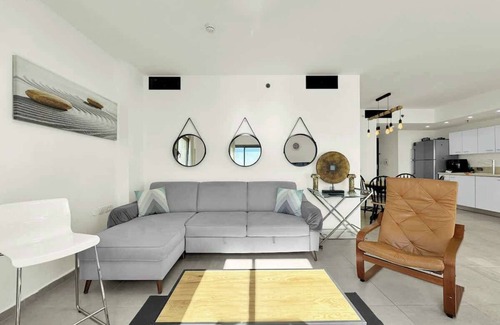 Herzliya Pituach Apartment | Beachfront Blue Laguna Stay