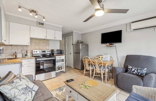 Hilton Head Island Villa | Beachfront Condo with Communal Pool & Ocean Views!