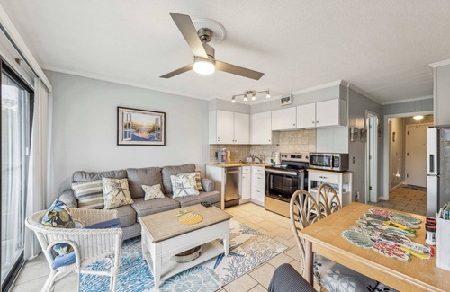 Hilton Head Island Villa | Beachfront Condo with Communal Pool & Ocean Views!