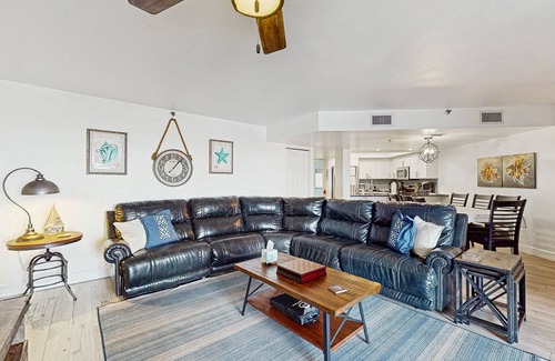 Indian Rocks Beach Condo | Beachfront condo with pool, tennis court & AC - dog-friendly