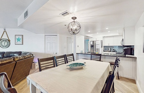 Indian Rocks Beach Condo | Beachfront condo with pool, tennis court & AC - dog-friendly