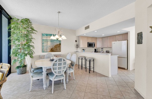 South Padre Island Condo | Beachfront Condo - Wall to Wall Glass with Amazing Views of Beach and Bay!