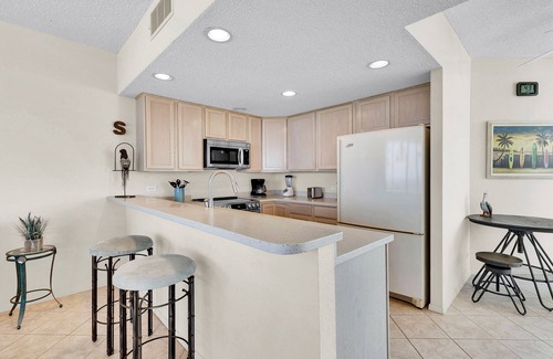 South Padre Island Condo | Beachfront Condo - Wall to Wall Glass with Amazing Views of Beach and Bay!
