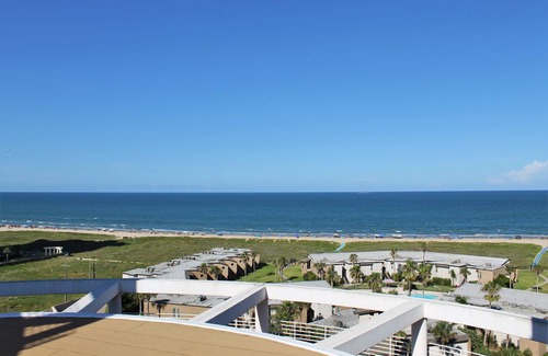 South Padre Island Condo | Beachfront Condo - Wall to Wall Glass with Amazing Views of Beach and Bay!