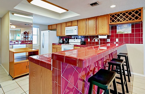 South Padre Island Condo | Beachfront Condo with 3rd-Floor Balcony Views, Pool & Hot Tub | Suntide ii