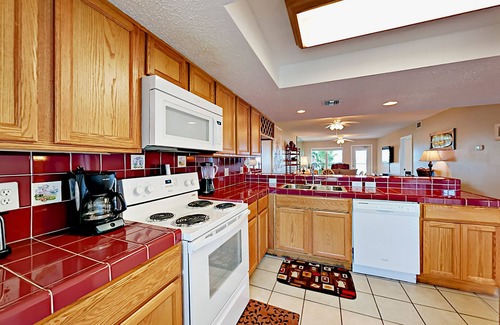 South Padre Island Condo | Beachfront Condo with 3rd-Floor Balcony Views, Pool & Hot Tub | Suntide ii