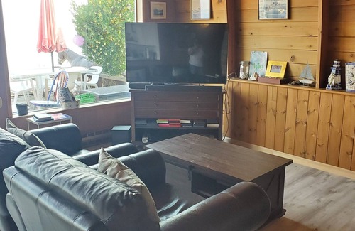Langley Cabin | Beachfront cabin, no bank waterfront close to Langley-eagles & whales