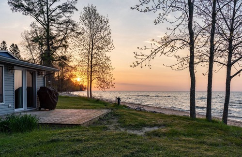 Ingalls House | Beachfront Cabin Steps from the Water